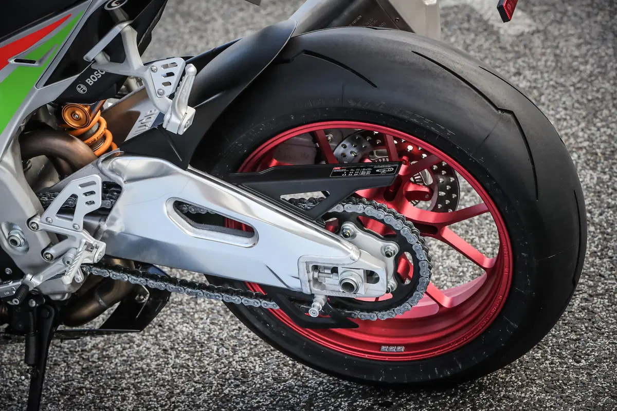 Aprilia RSV4 RF 2017 (10)