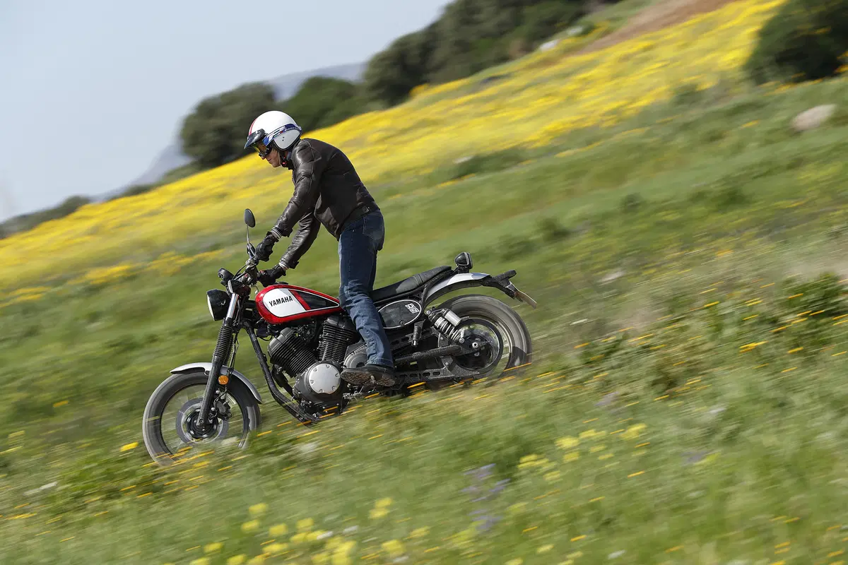Yamaha SCR950  2017. La scrambler heritage (4)