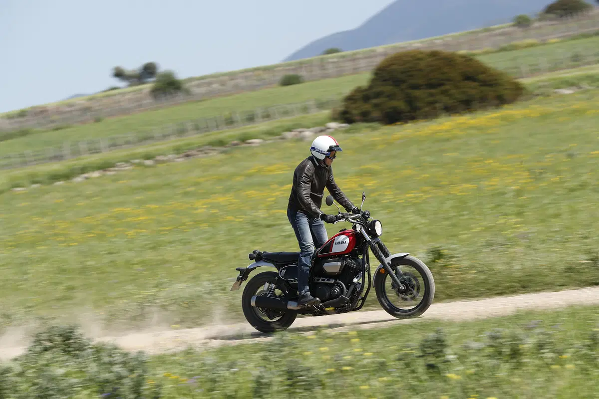 Yamaha SCR950  2017. La scrambler heritage (6)