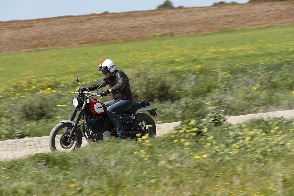 Yamaha SCR950  2017. La scrambler heritage (5)