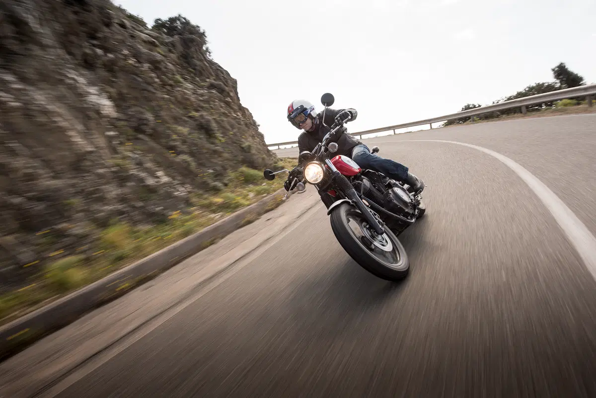 Yamaha SCR950  2017. La scrambler heritage (7)