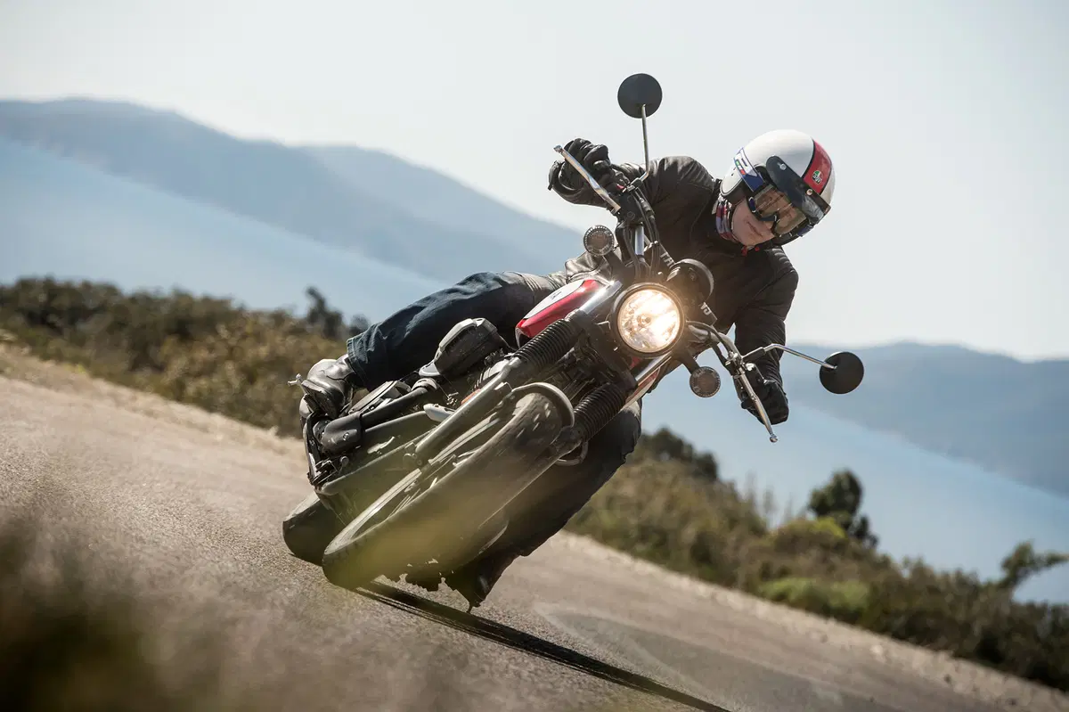 Yamaha SCR950  2017. La scrambler heritage (15)