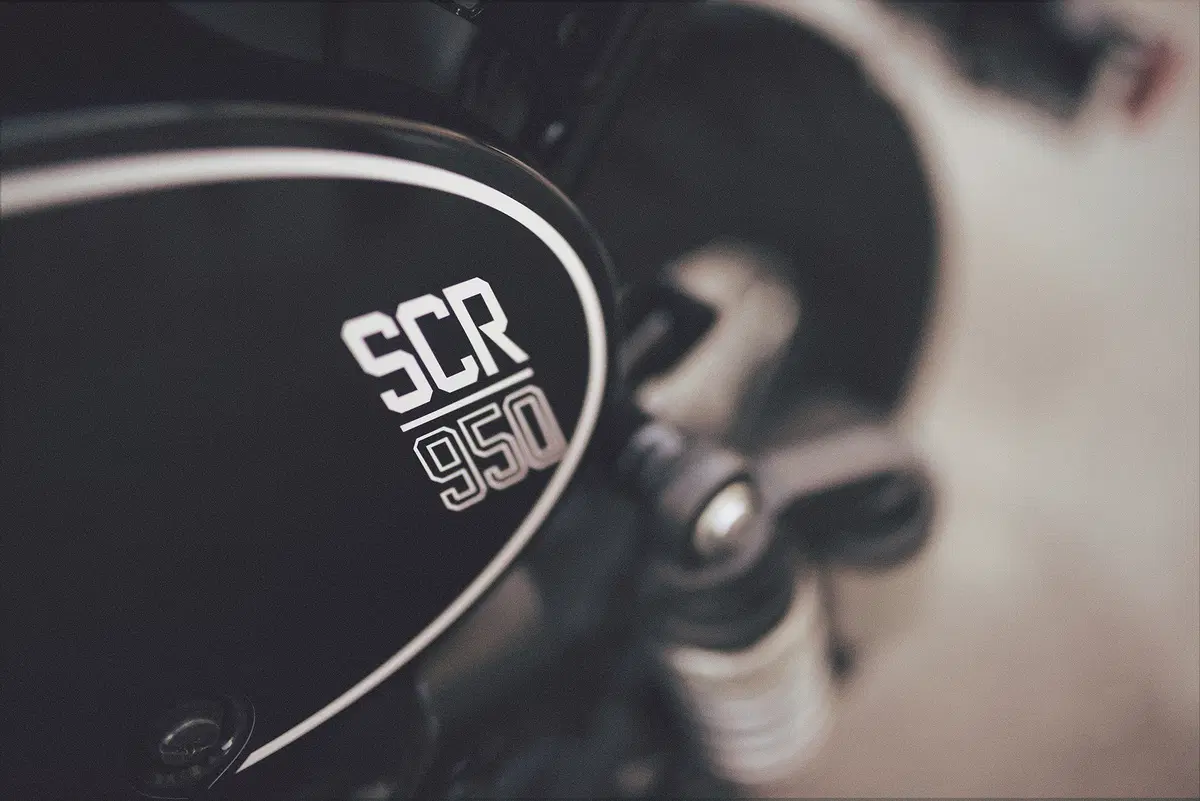 Yamaha SCR950  2017. La scrambler heritage (28)