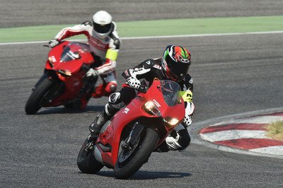 DRE, Ducati Riding Experience: la prima volta in pista non si scorda mai