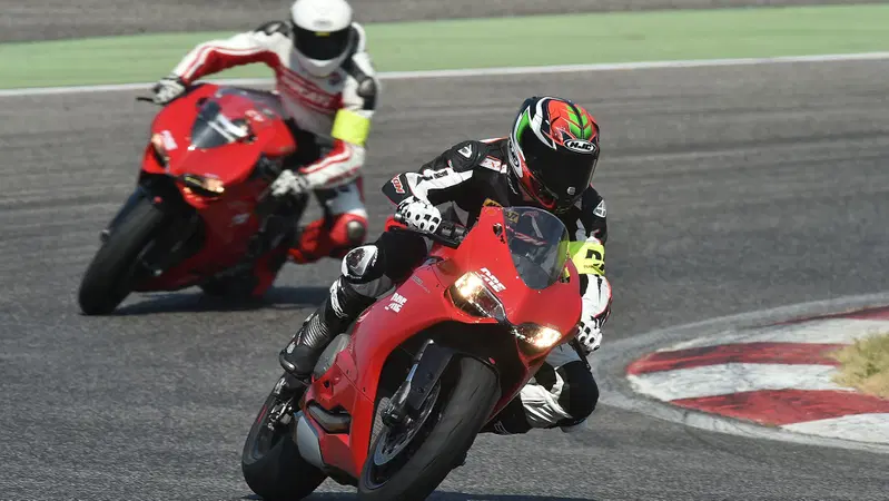 DRE, Ducati Riding Experience: la prima volta in pista non si scorda mai
