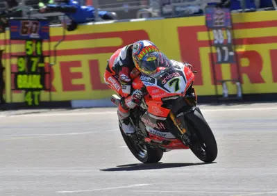 SBK. Davies si impone in Gara-2 ad Aragón