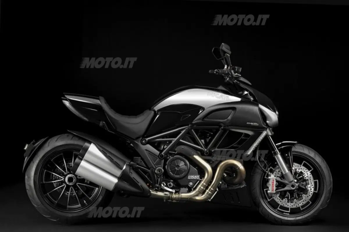 Ducati Diavel 1200 Diavel 1200 Cromo (2012) (3)