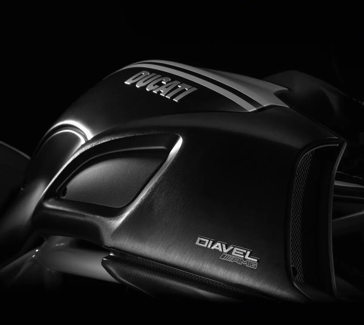 Ducati Diavel 1200 Diavel 1200 Cromo (2012) (5)