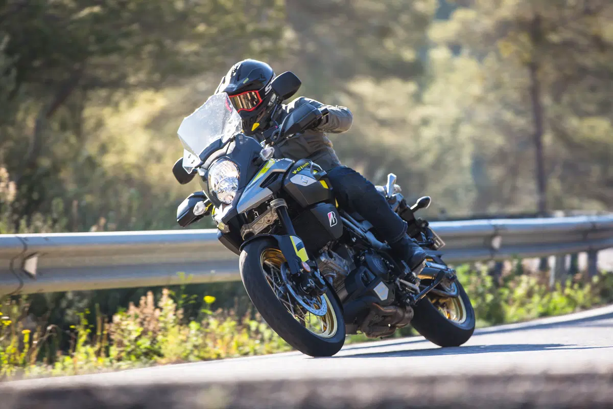 Suzuki V-Strom 1000 XT. Se va bene, perché cambiare? (25)
