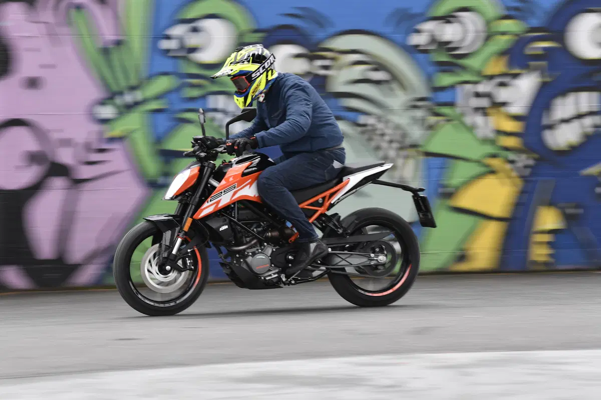 KTM 125 Duke 2017. Accende la passione