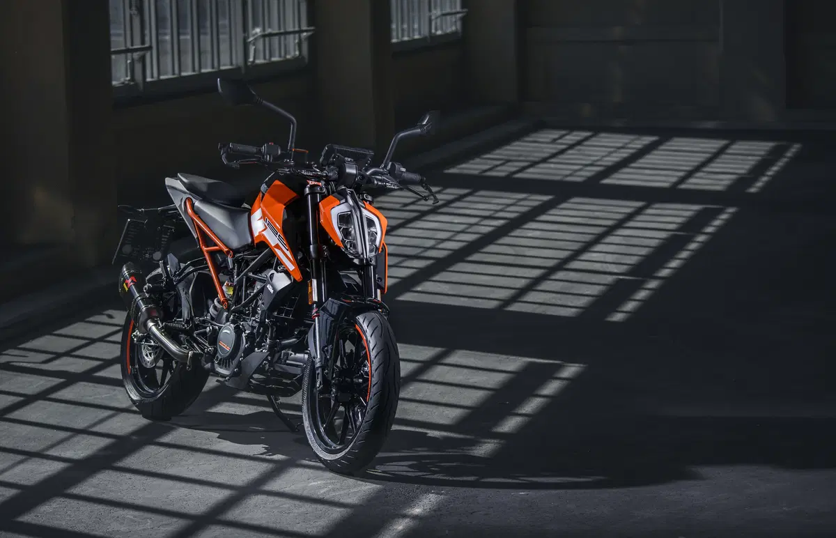 KTM 125 Duke 2017. Accende la passione (5)