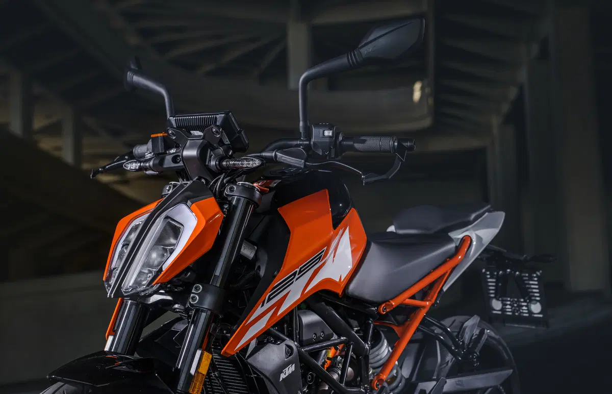 KTM 125 Duke 2017. Accende la passione (11)
