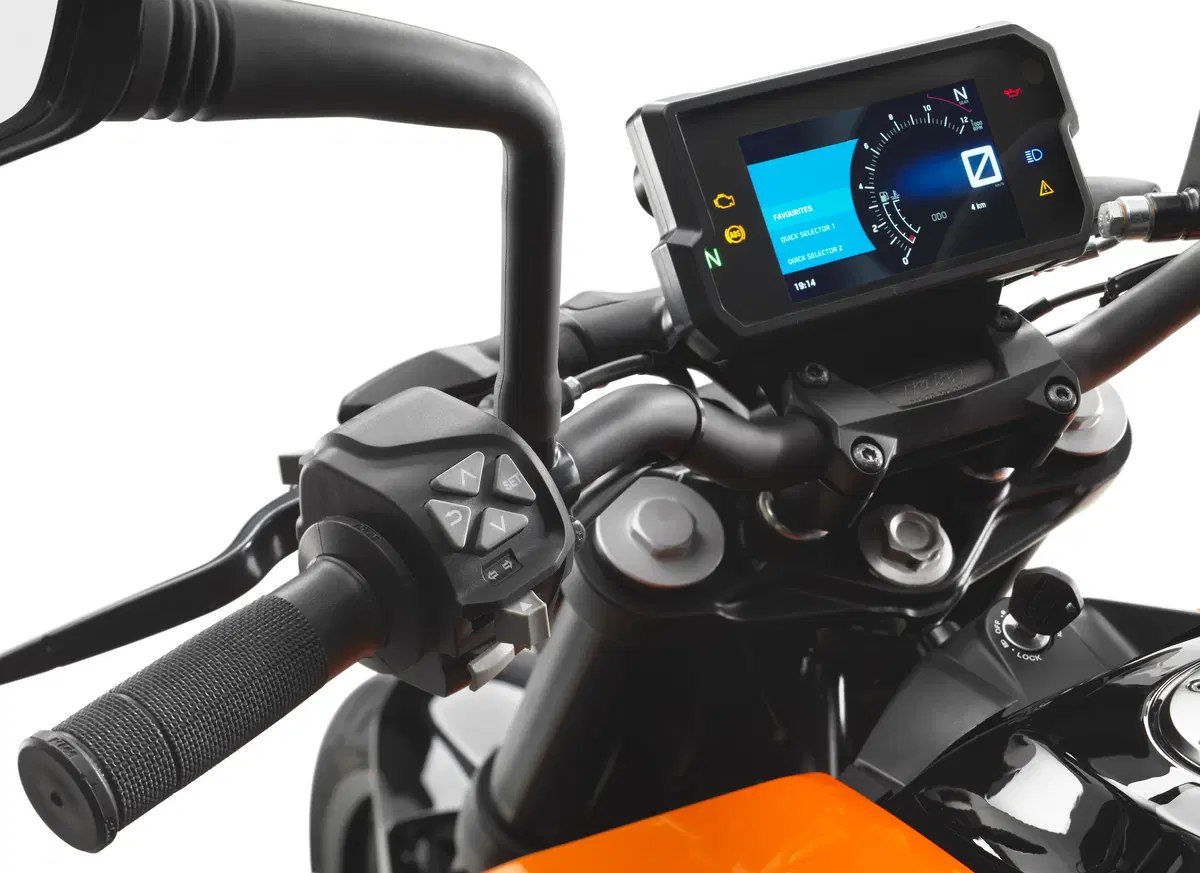 KTM 125 Duke 2017. Accende la passione (15)