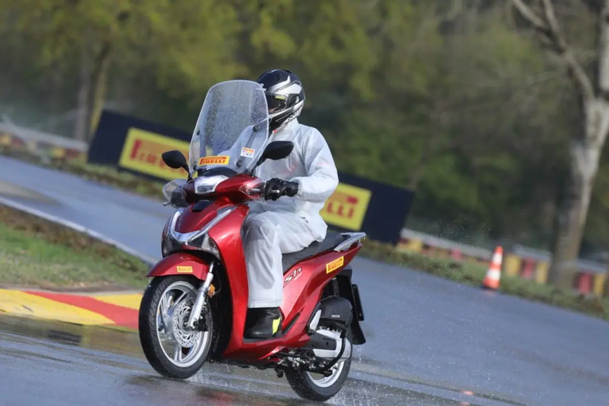 Pirelli Angel Scooter e Diablo Rosso Scooter (6)