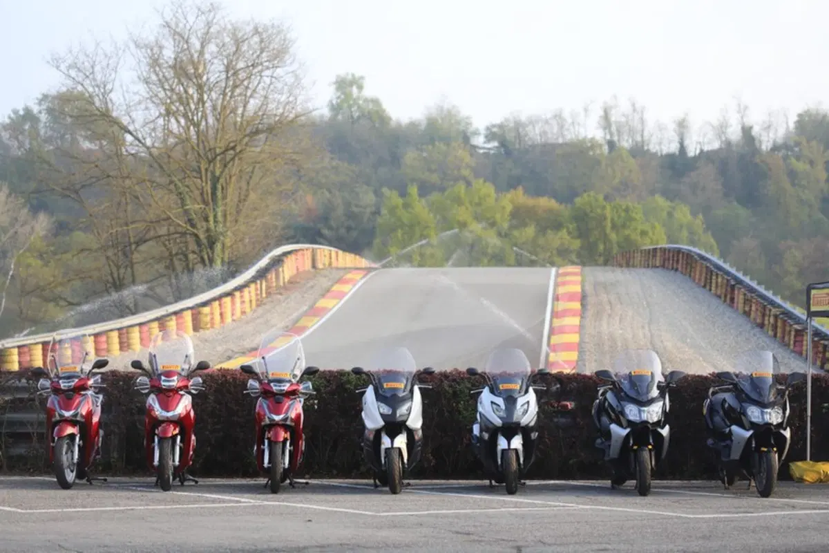 Pirelli Angel Scooter e Diablo Rosso Scooter (15)