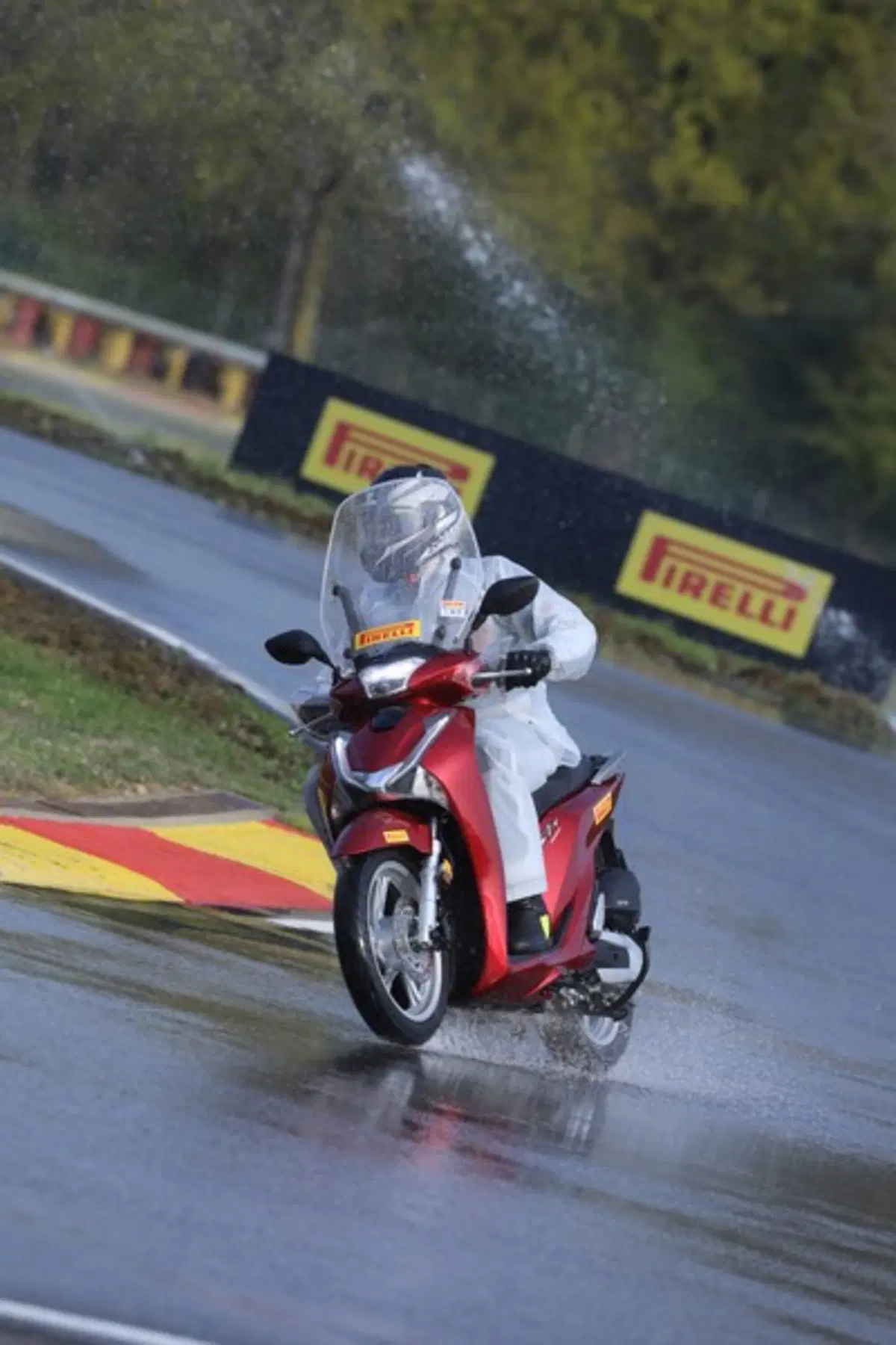 Pirelli Angel Scooter e Diablo Rosso Scooter (5)