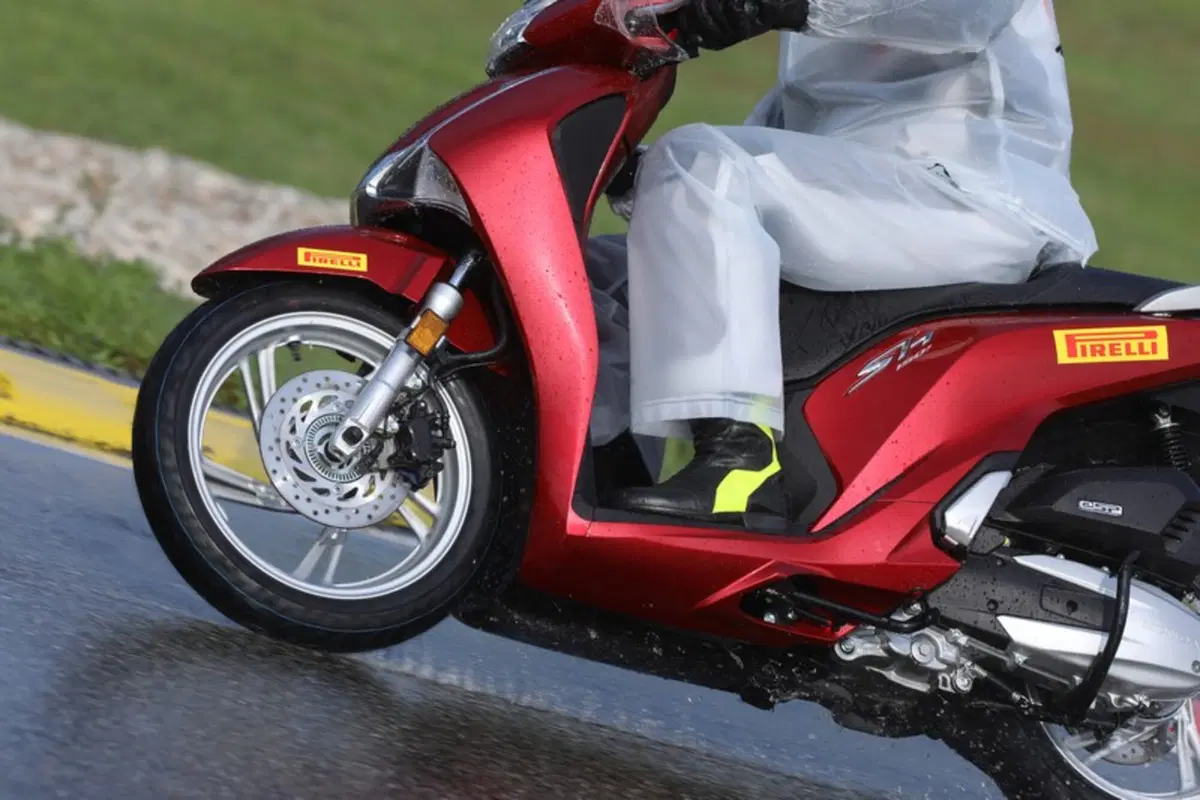 Pirelli Angel Scooter e Diablo Rosso Scooter (16)