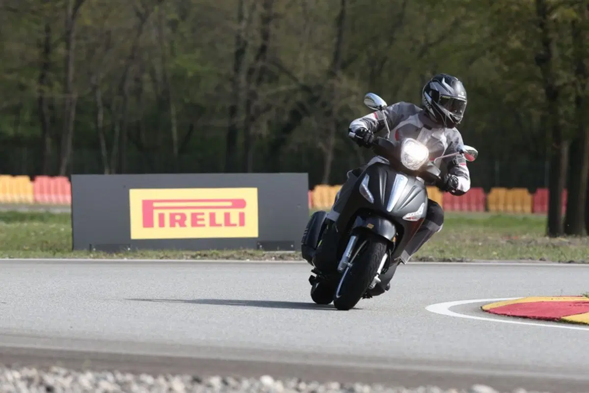 Pirelli Angel Scooter e Diablo Rosso Scooter (4)