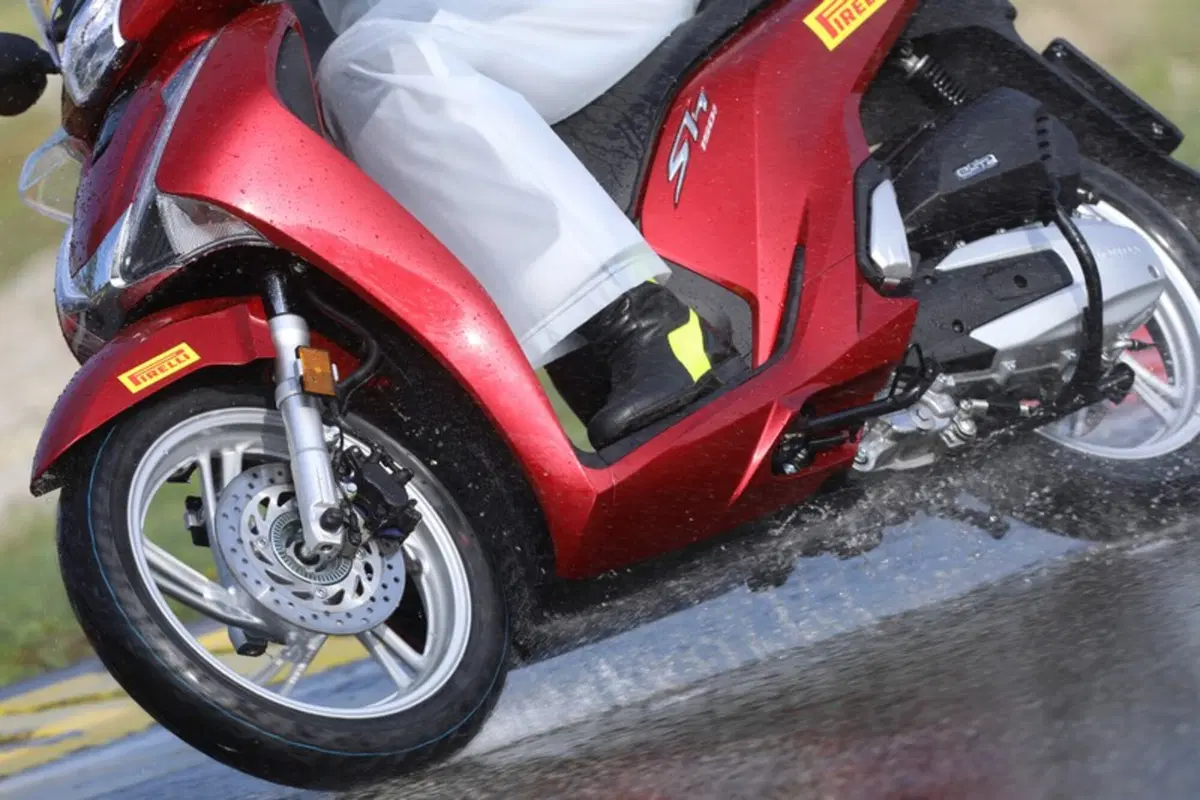 Pirelli Angel Scooter e Diablo Rosso Scooter (19)