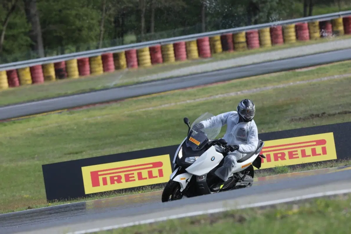 Pirelli Angel Scooter e Diablo Rosso Scooter (20)