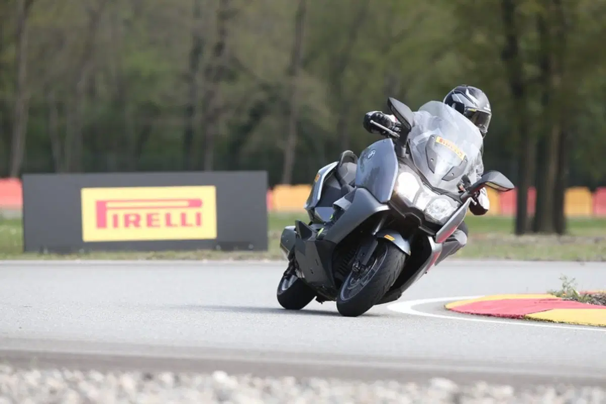 Pirelli Angel Scooter e Diablo Rosso Scooter (21)