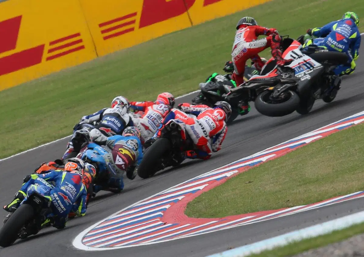 MotoGP 2017. Due piloti fuori, disastro Ducati