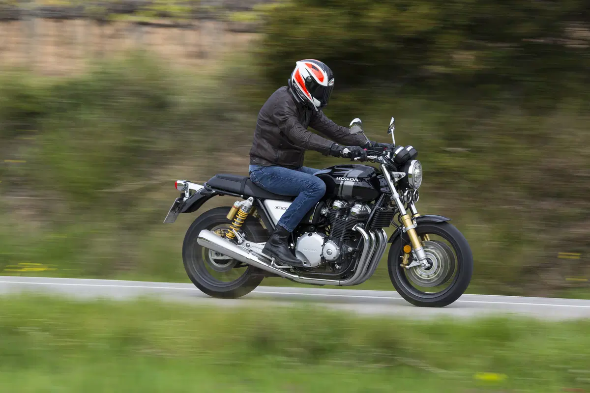 Honda CB1100RS  2017. La macchina del tempo (6)