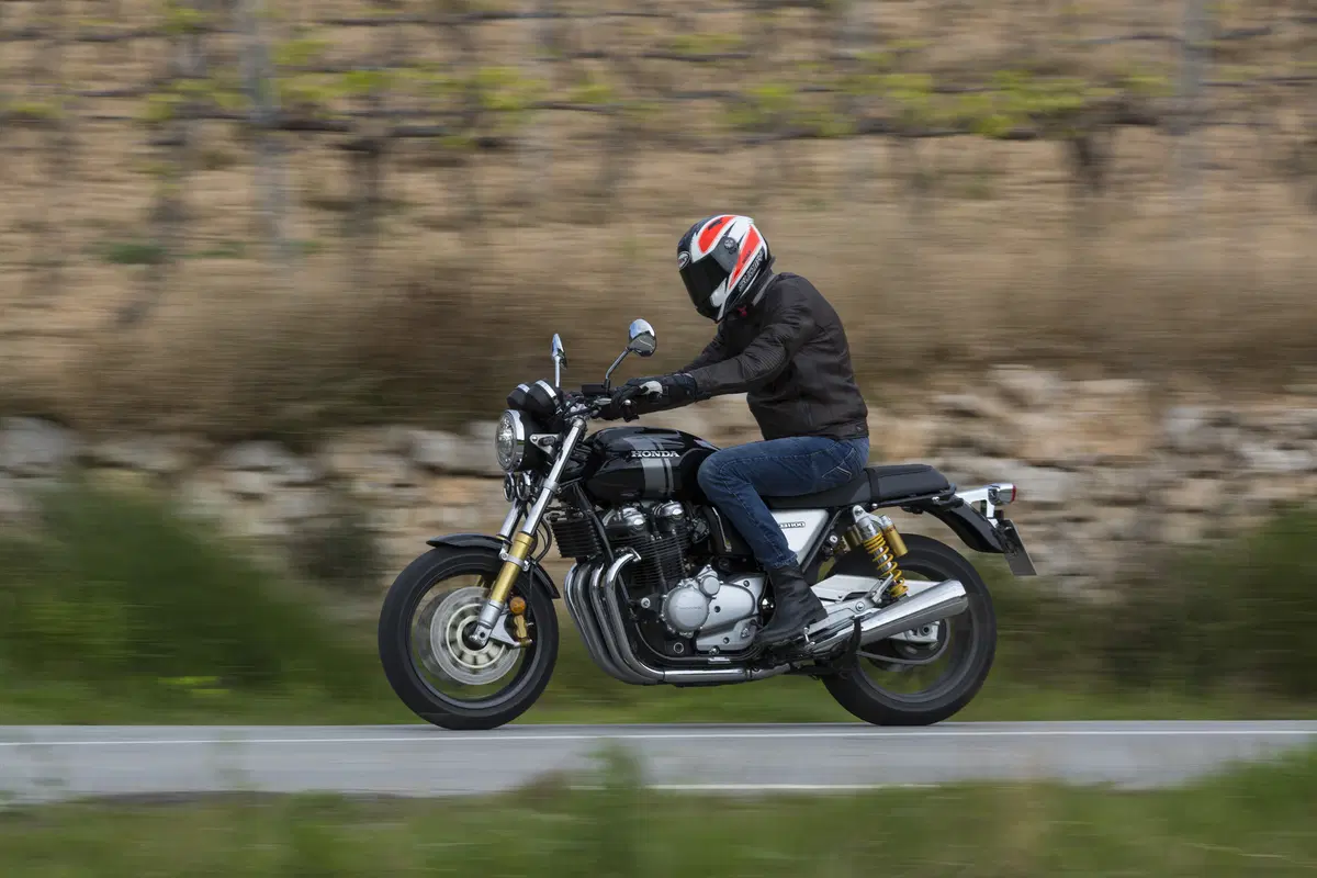 Honda CB1100RS  2017. La macchina del tempo (5)