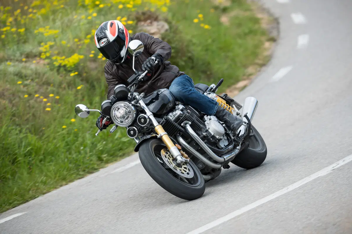 Honda CB1100RS  2017. La macchina del tempo (4)