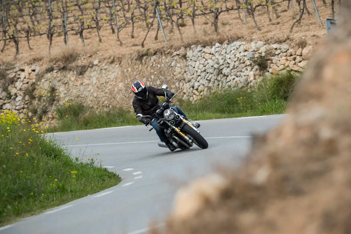 Honda CB1100RS  2017. La macchina del tempo (3)