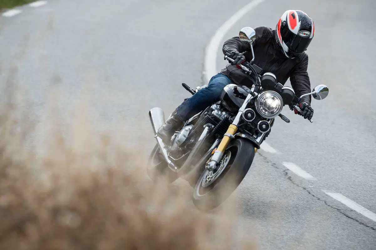 Honda CB1100RS  2017. La macchina del tempo (8)
