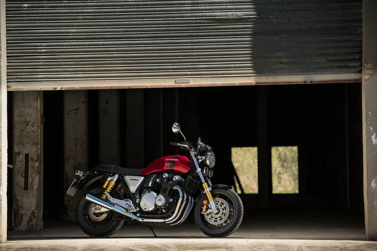 Honda CB1100RS  2017. La macchina del tempo (14)