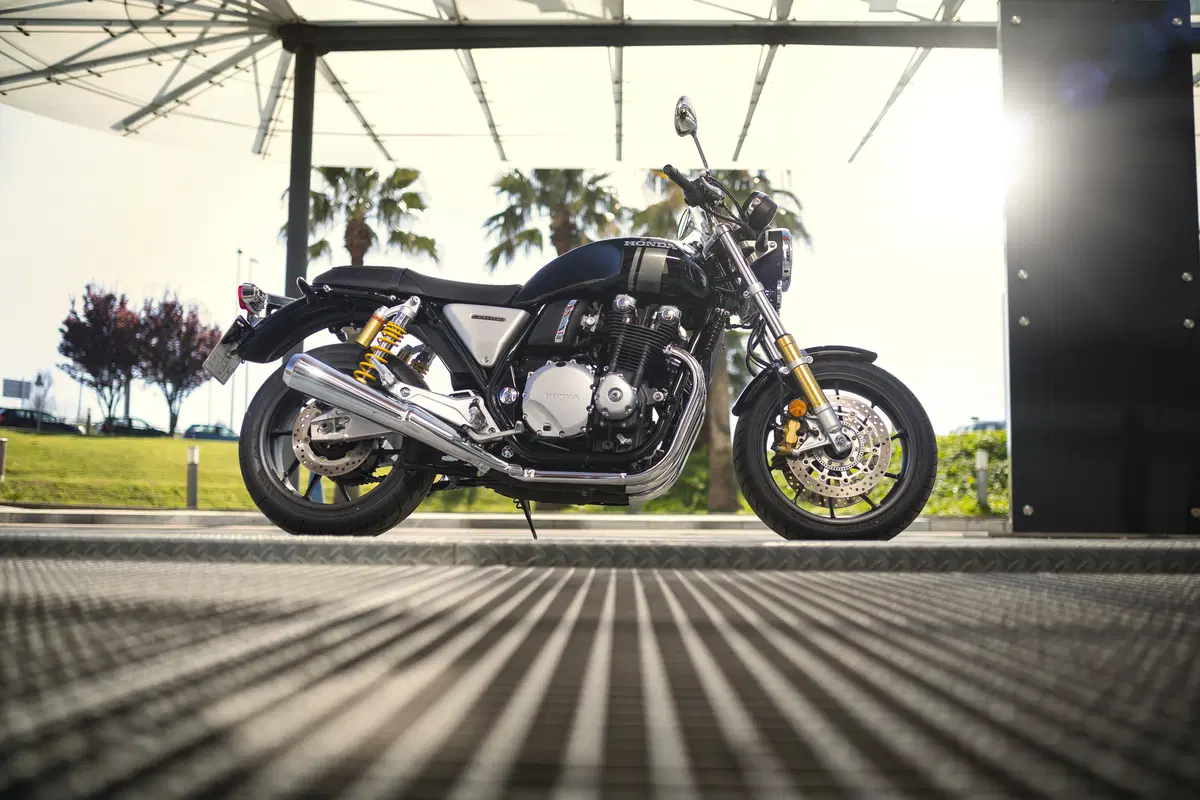 Honda CB1100RS  2017. La macchina del tempo (17)