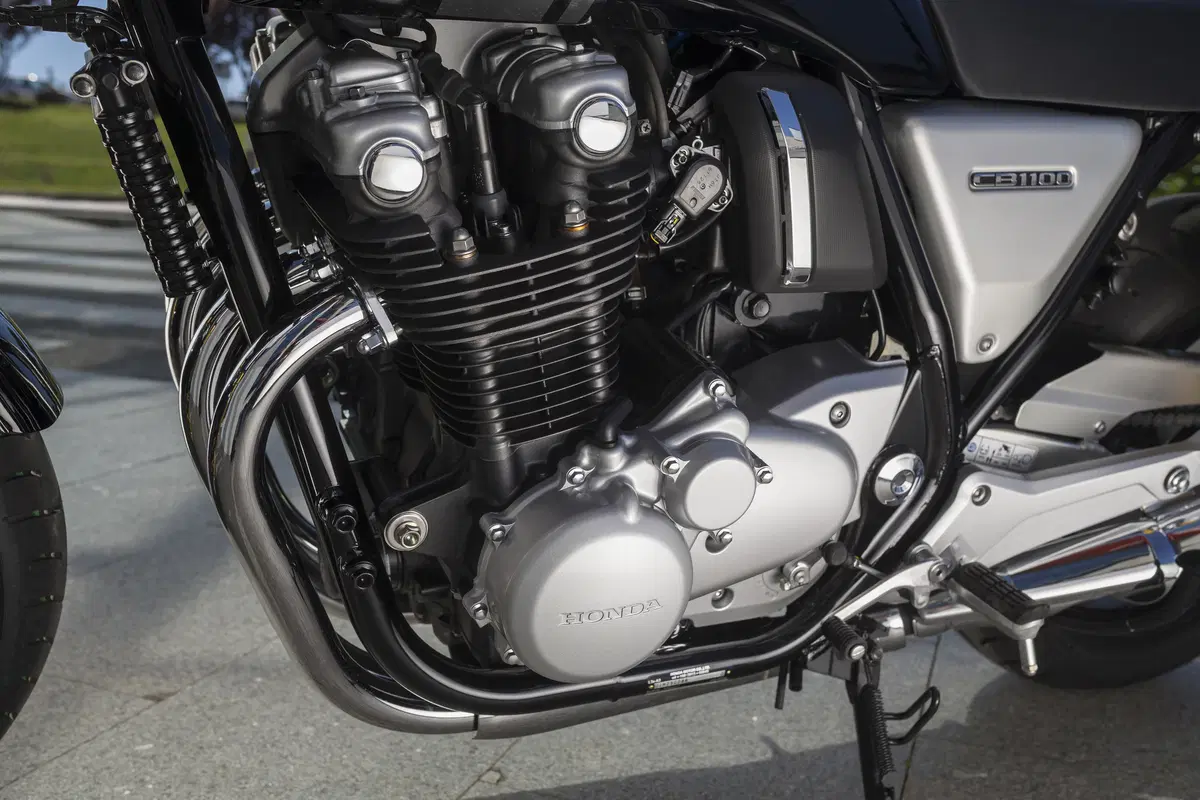 Honda CB1100RS  2017. La macchina del tempo (34)