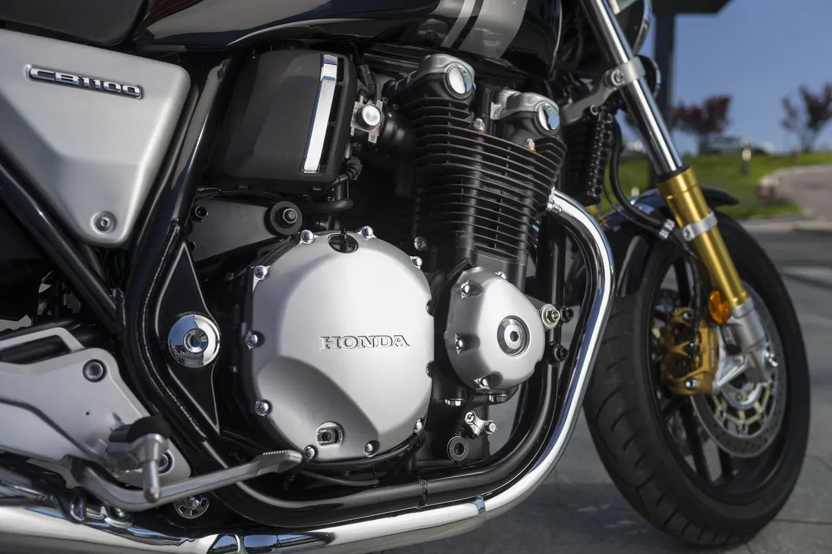 Honda CB1100RS  2017. La macchina del tempo (2)