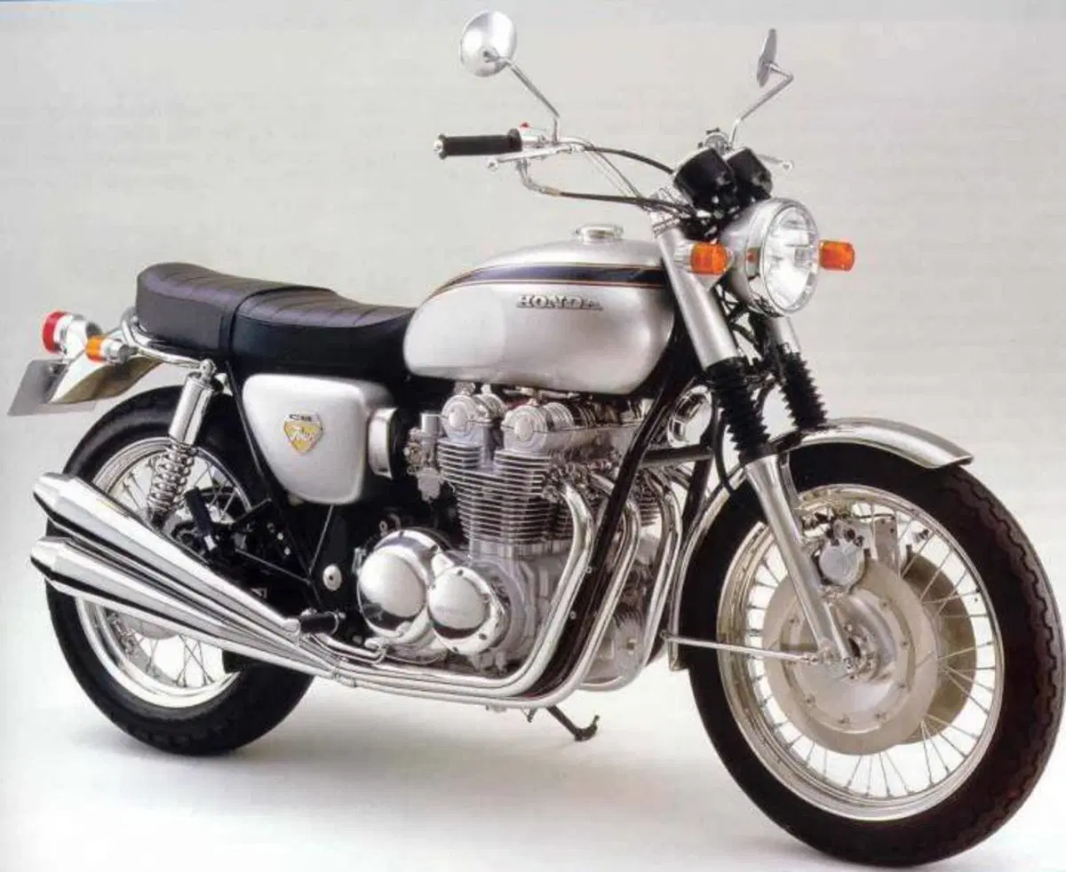 Honda CB1100RS  2017. La macchina del tempo (47)