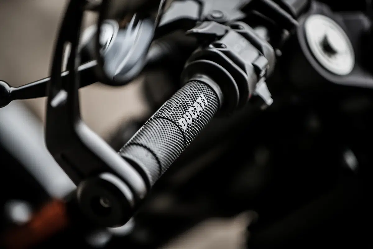 Ducati Scrambler Cafè Racer. Una classica, ma sportiva! (12)