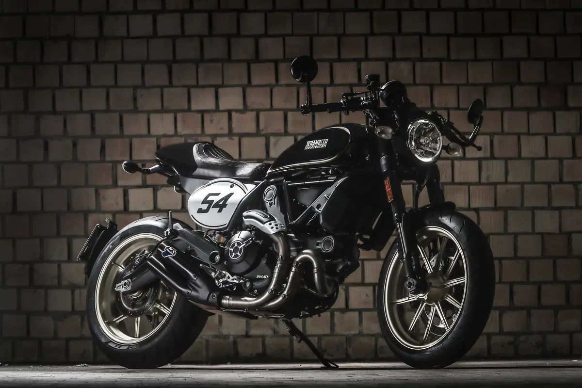 Ducati Scrambler Cafè Racer. Una classica, ma sportiva! (2)