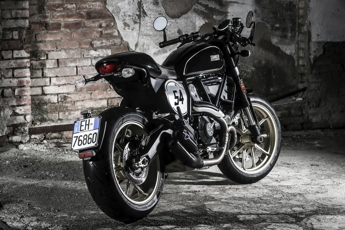 Ducati Scrambler Cafè Racer. Una classica, ma sportiva! (3)