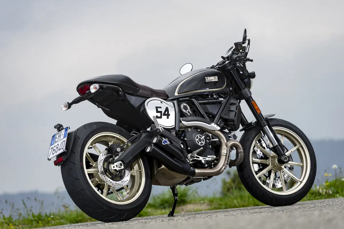 Ducati Scrambler Cafè Racer. Una classica, ma sportiva! (4)