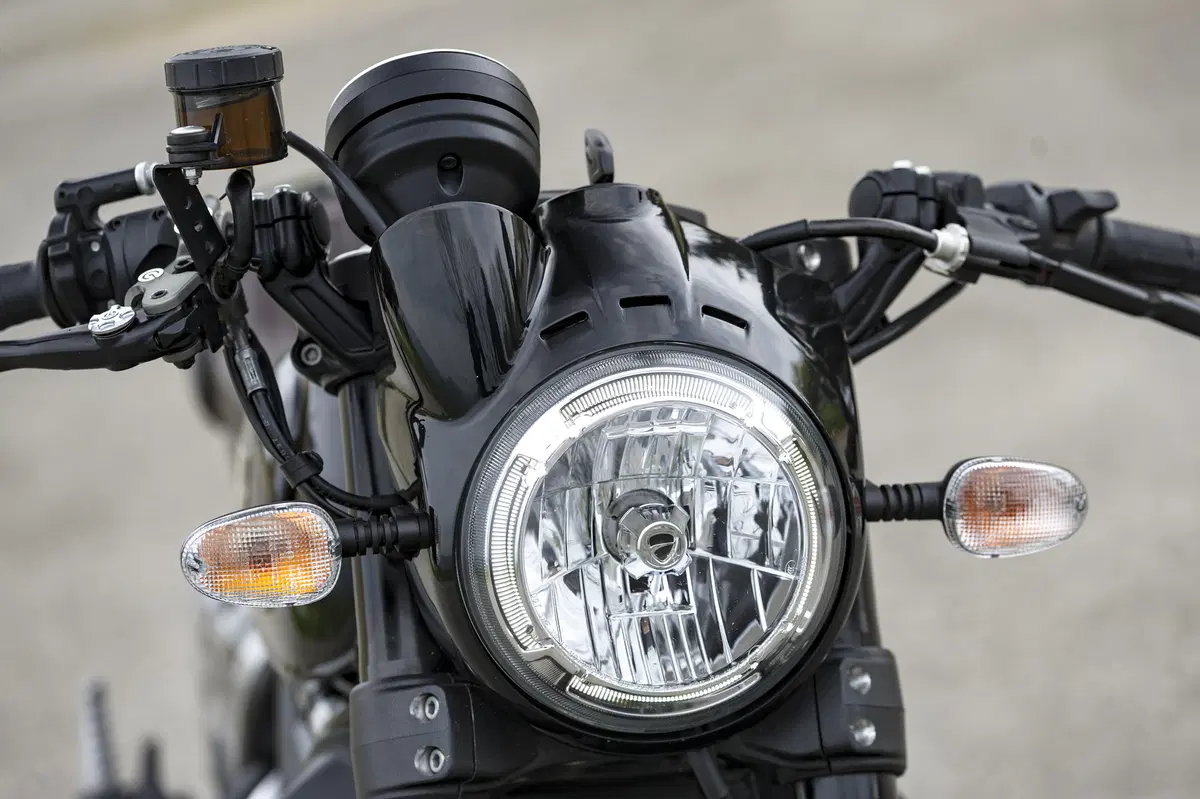 Ducati Scrambler Cafè Racer. Una classica, ma sportiva! (13)