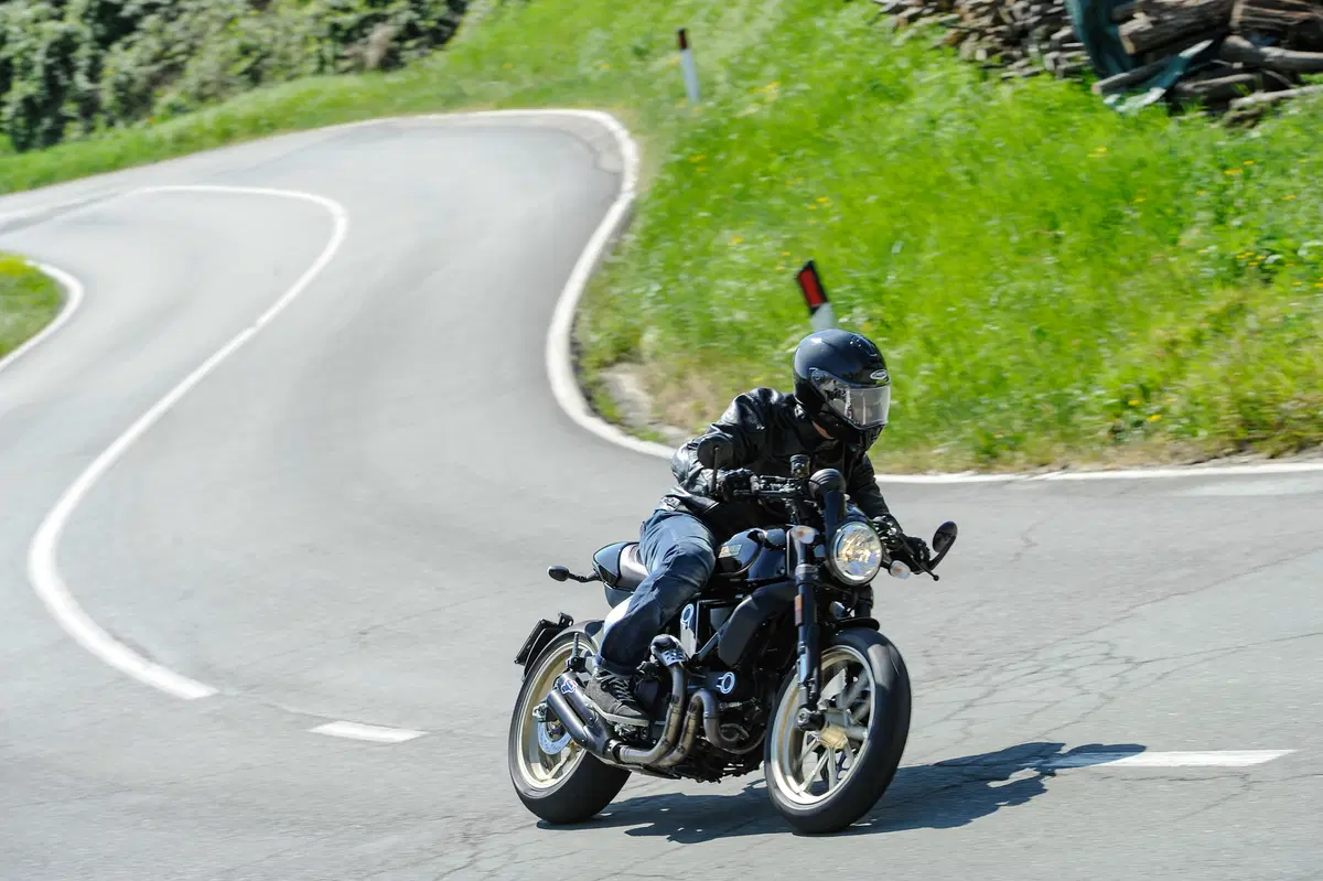 Ducati Scrambler Cafè Racer. Una classica, ma sportiva! (16)
