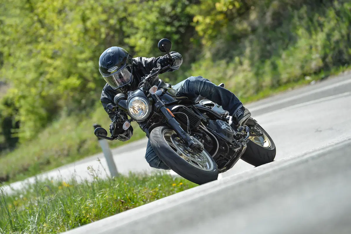 Ducati Scrambler Cafè Racer. Una classica, ma sportiva! (18)