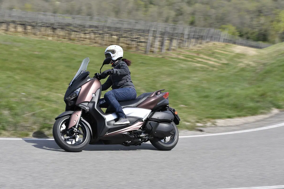 Yamaha XMAX 300 (3)