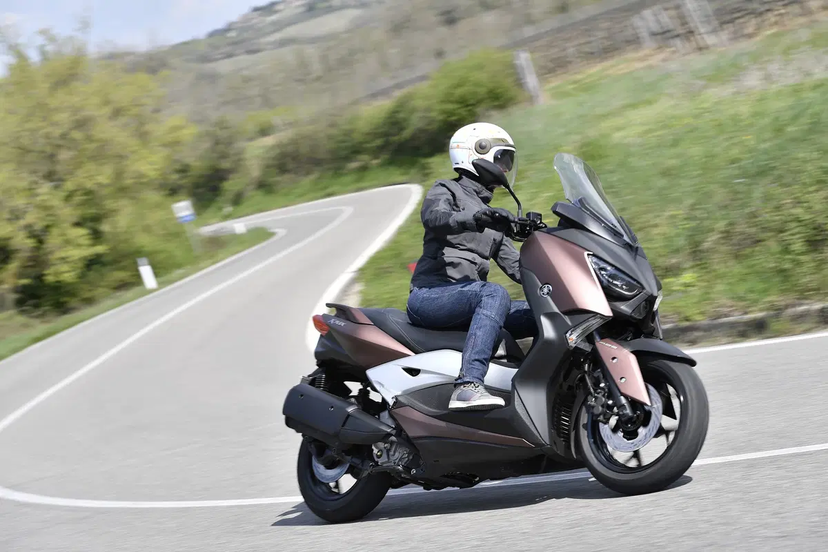 Yamaha XMAX 300 (4)
