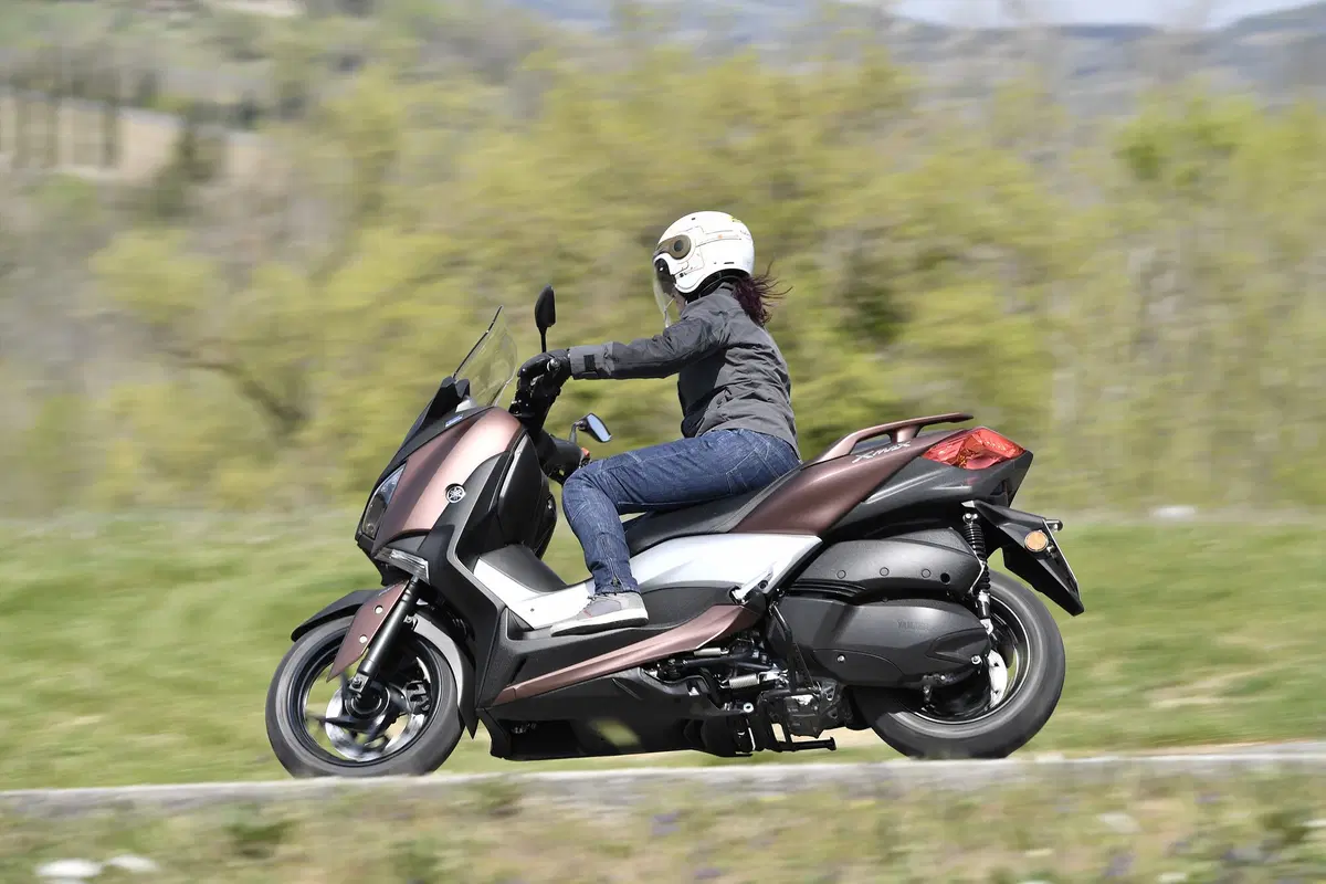 Yamaha XMAX 300 (6)