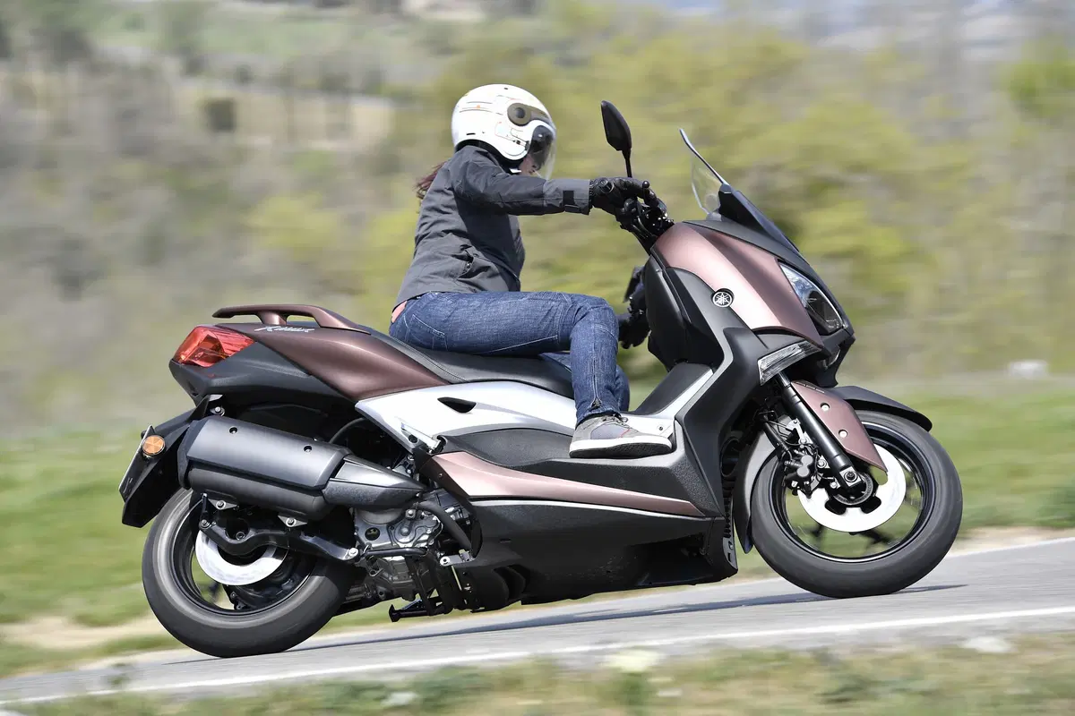 Yamaha XMAX 300 (7)