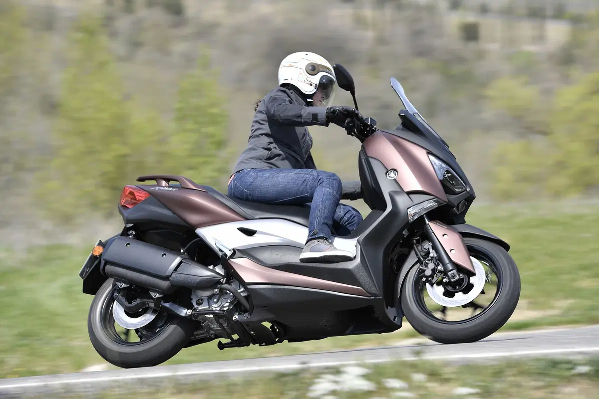 Yamaha XMAX 300 (5)