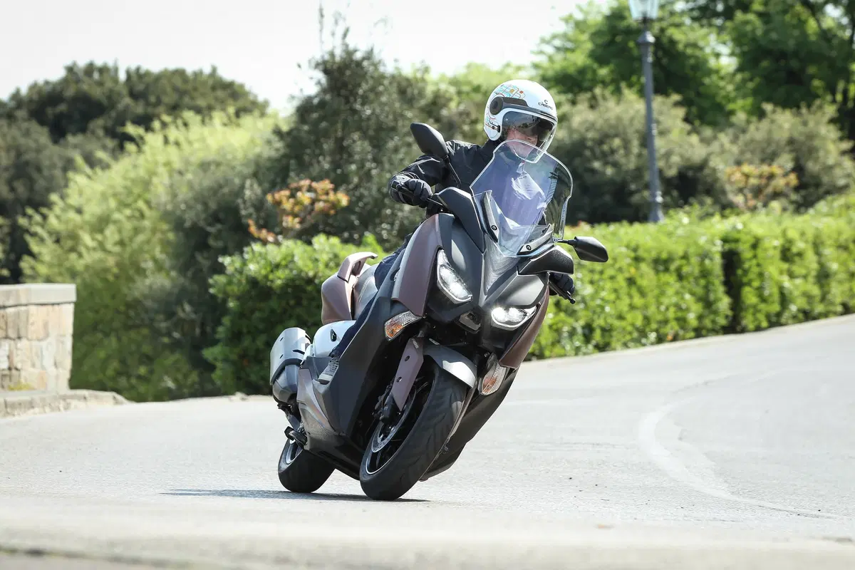 Yamaha XMAX 300 (8)