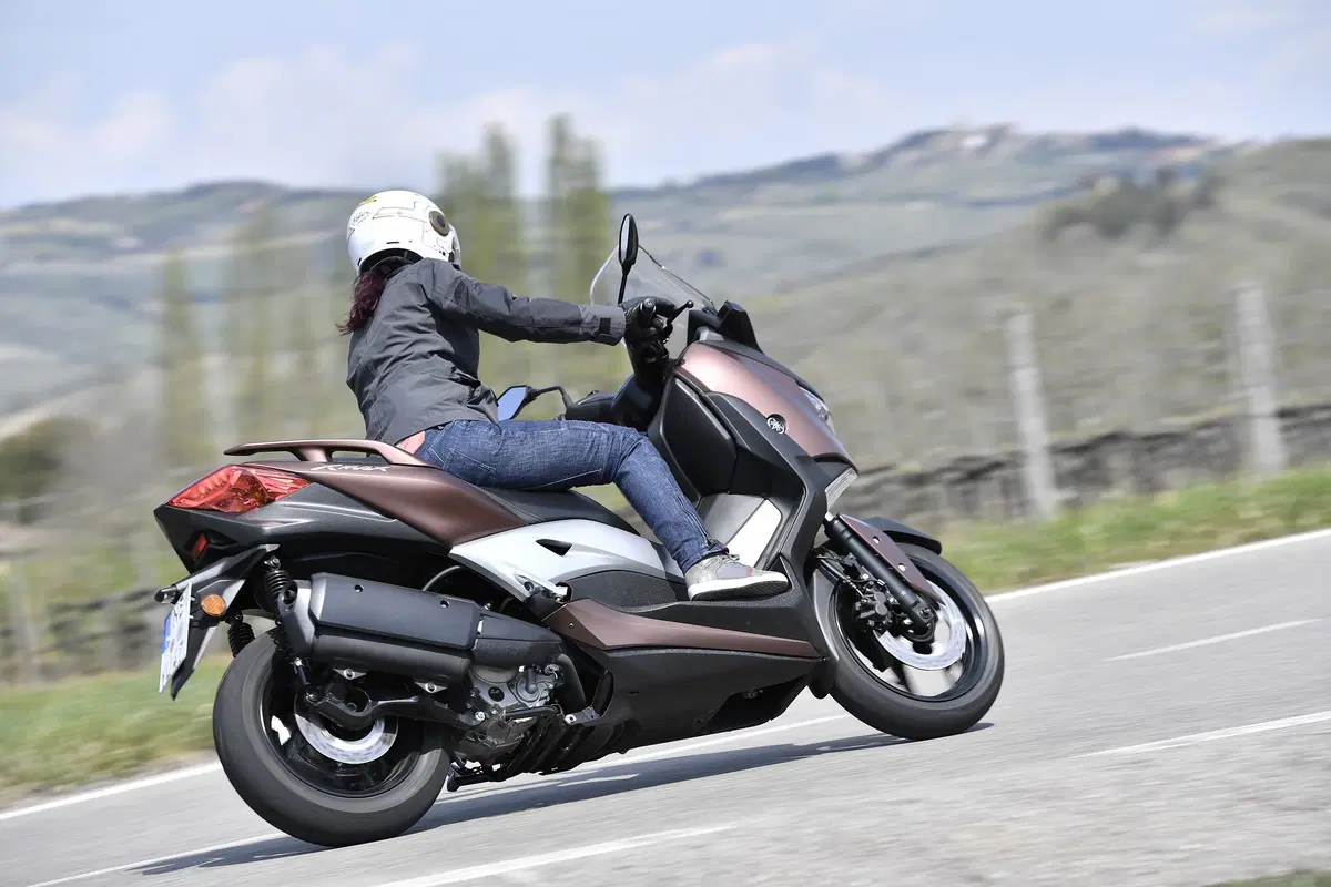 Yamaha XMAX 300 (9)